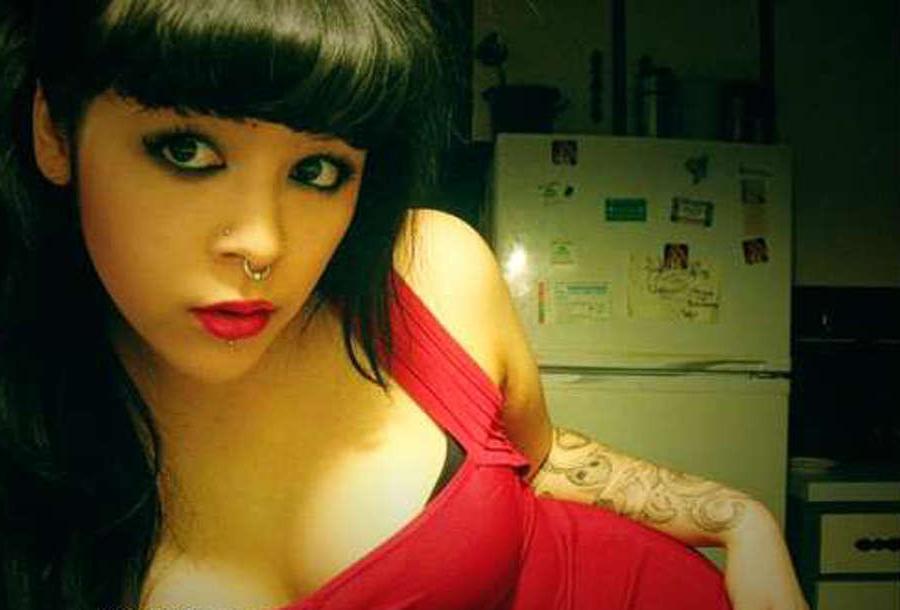 10P Pictures of a naughty and nice emo chick