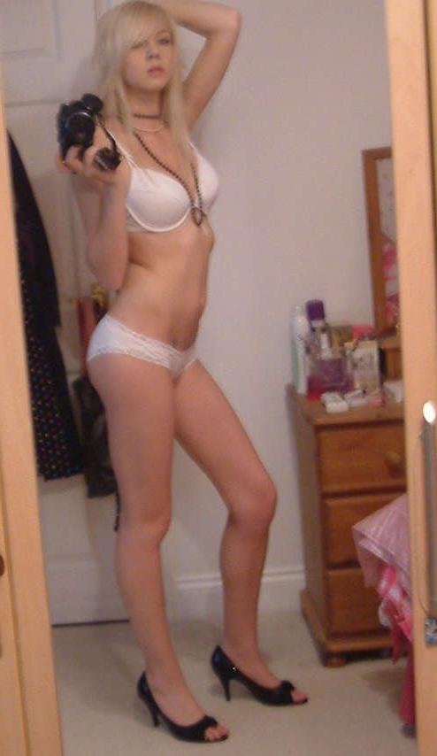10P Pictures of a busty emo GF who got naked