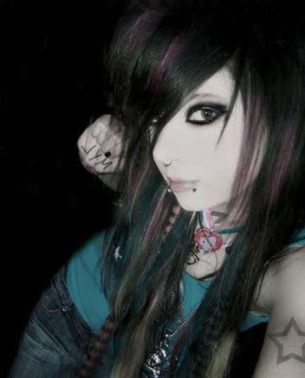 10P Picture set of sexy camwhoring emo babes