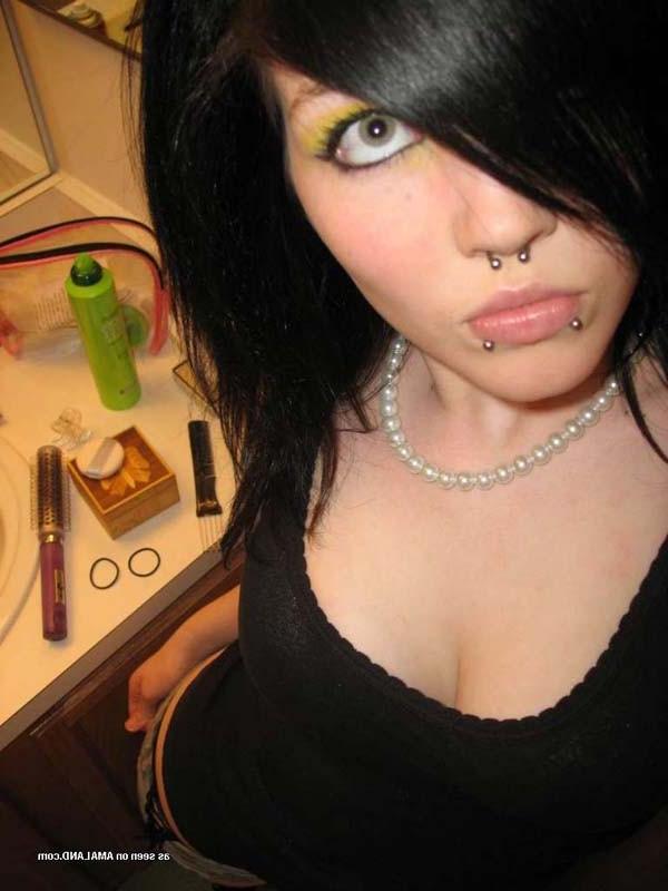 10P Picture selection of an emo GF who likes facial piercings