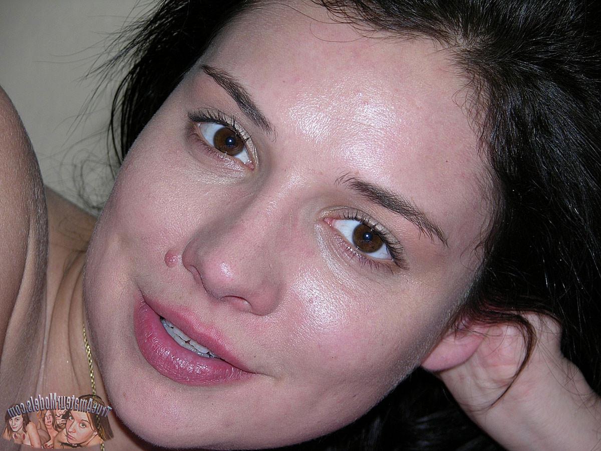 20P Amateur brunette teen stripping out of her bikini