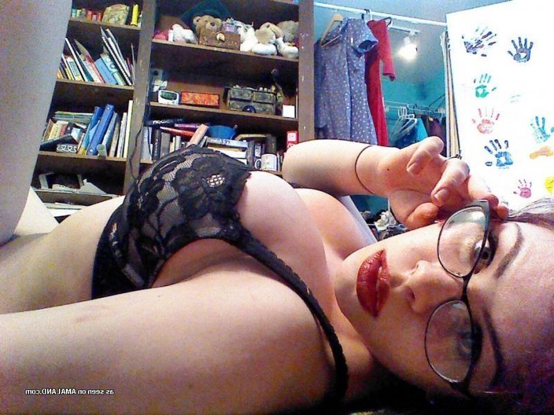 16P Naughty amateur girlfriend uses a candy cane to masturbate
