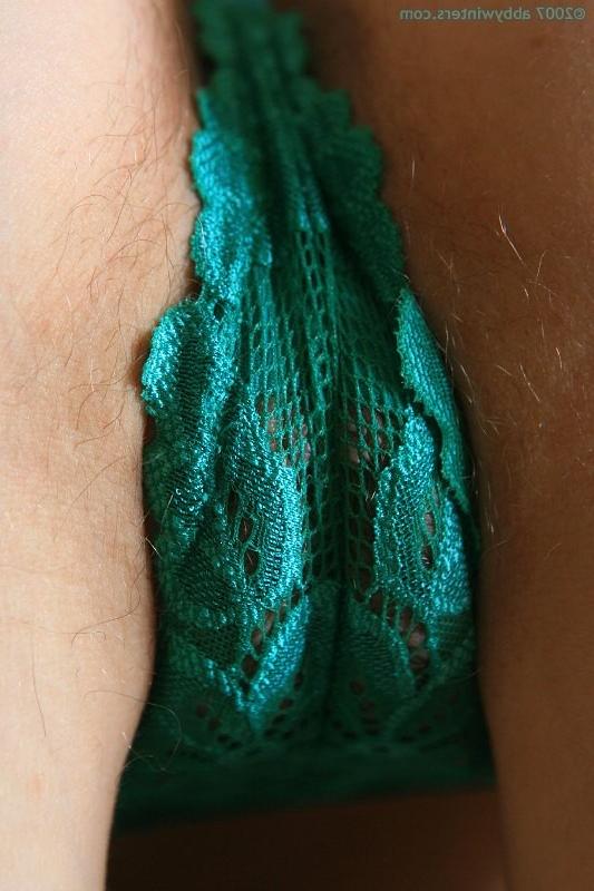 15P Redhead shows pussy closeup
