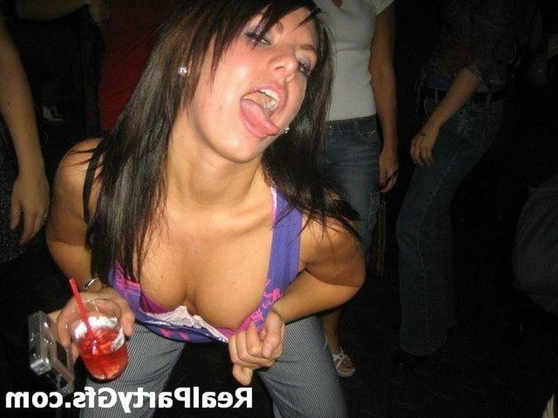 16P Real amateur college coeds get wild at drinking sorority parties