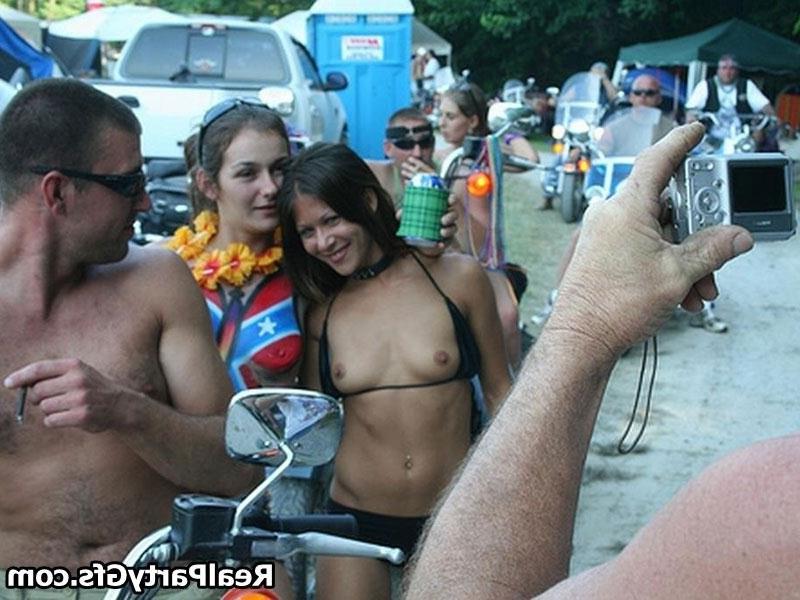 16P Real amateur college coeds get wild at drinking sorority parties