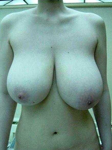 15P Big tits amateur photos