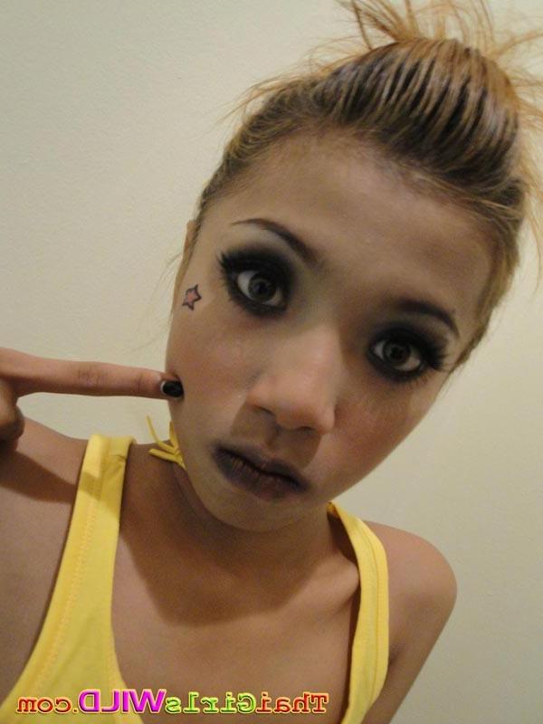 16P Emo Thai cutie gets you horny with her tongue