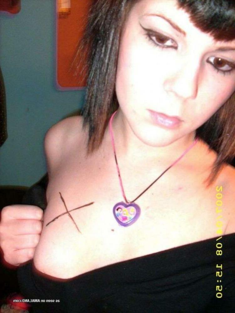 15P Emo and goth gfs posing and selfshot pics 3