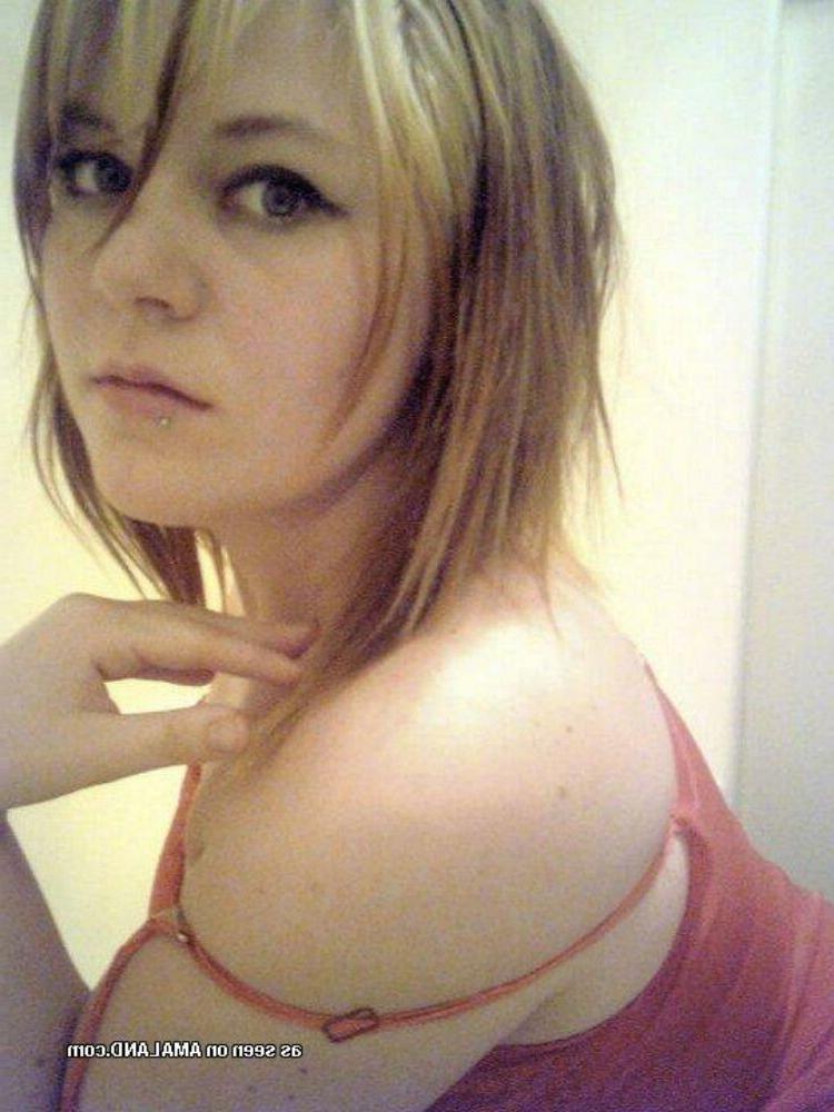 15P Emo and goth gfs posing and selfshot pics 5