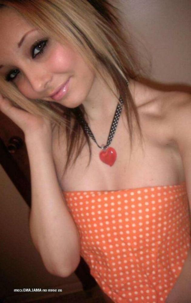 15P Emo and goth gfs posing and selfshot pics 1