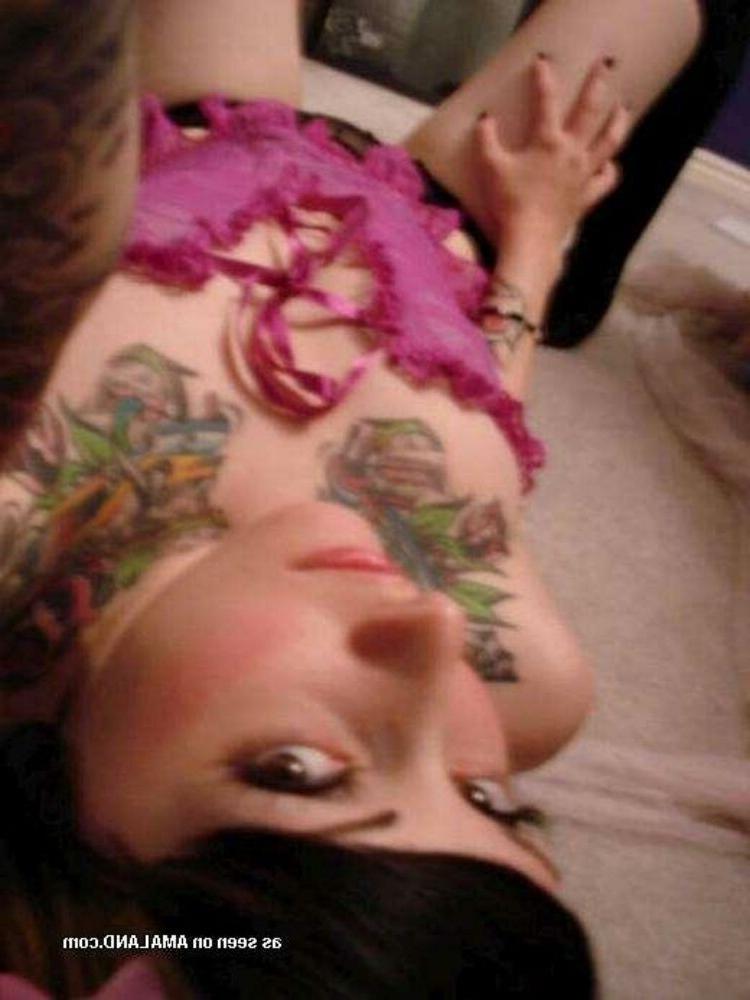 15P Emo and goth gfs posing and selfshot pics 1