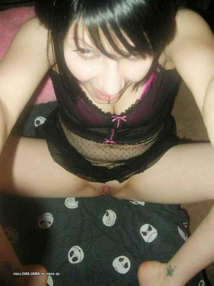 15P Emo and goth gfs posing and selfshot pics 1