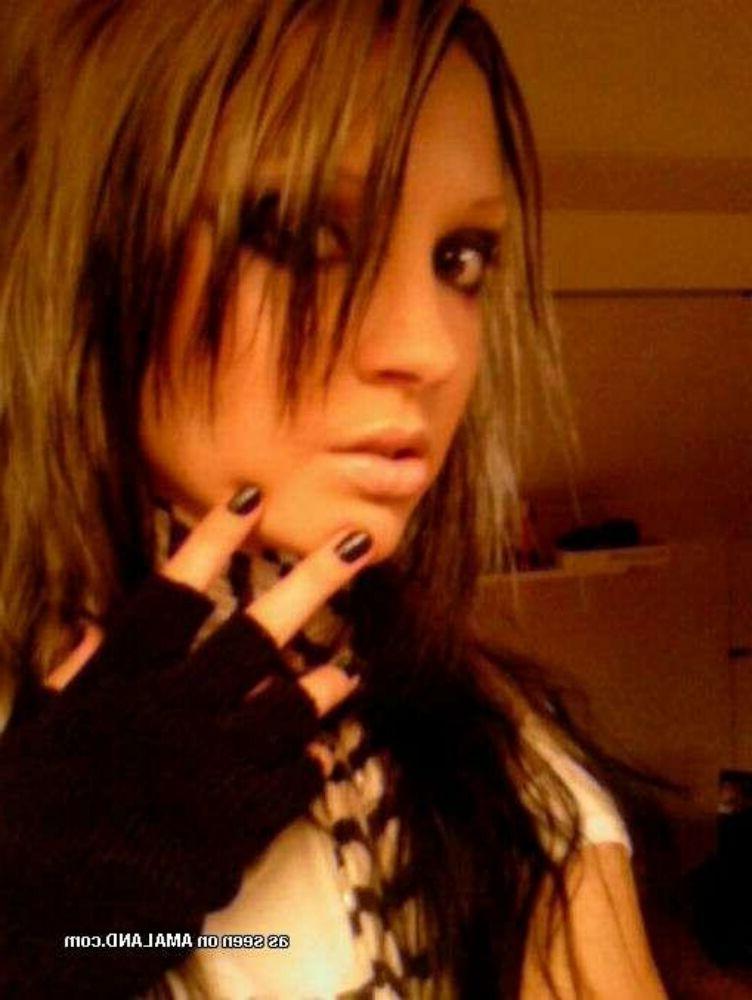 15P Emo and goth gfs posing and selfshot pics 10
