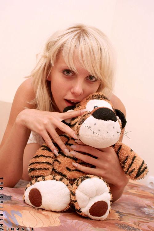 10P Hot american teen rubs on her wet clit and sticks a finger in