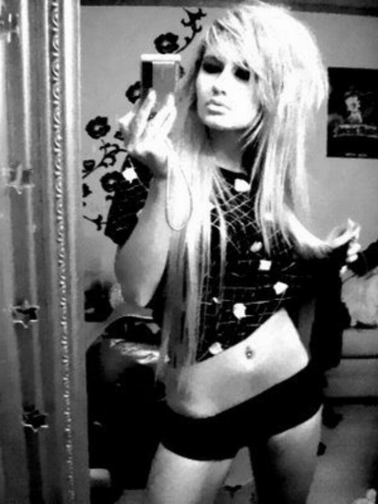 15P Emo and goth gfs posing and selfshot pics 14