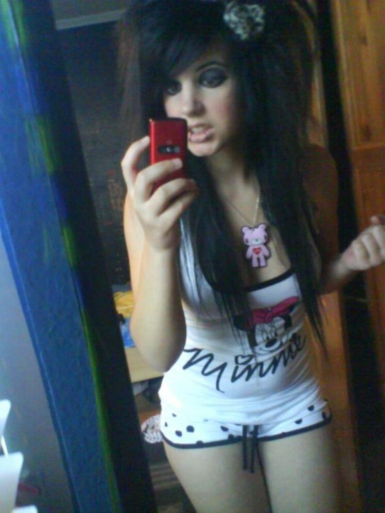 15P Emo and goth gfs posing and selfshot pics 14