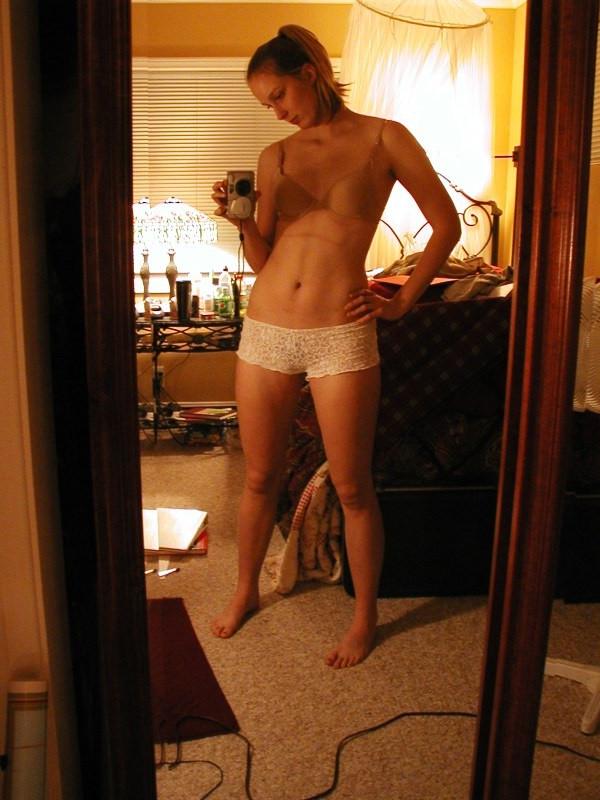 10P Babe trying on black and white lingerie and shooting it