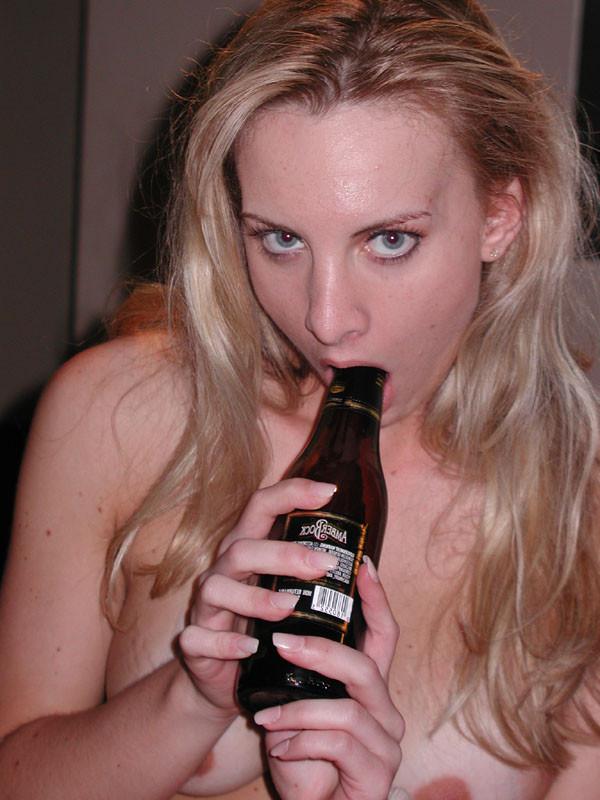 20P Billiard guy trying to mount porn blond on the red felt.