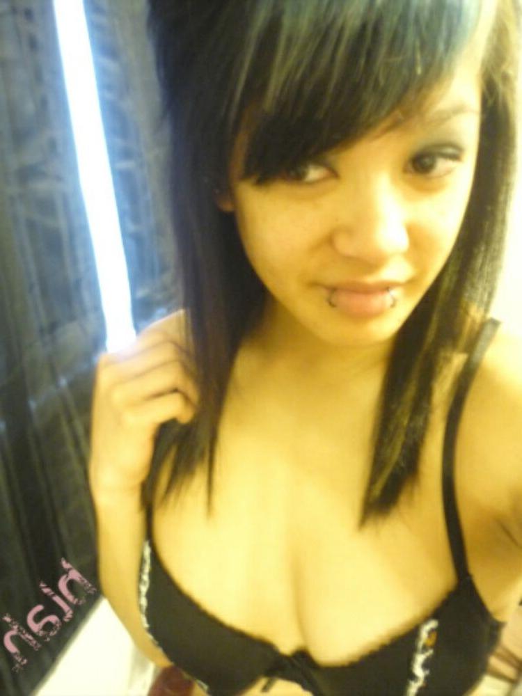 15P Emo gfs posing and selfshot gallery 4
