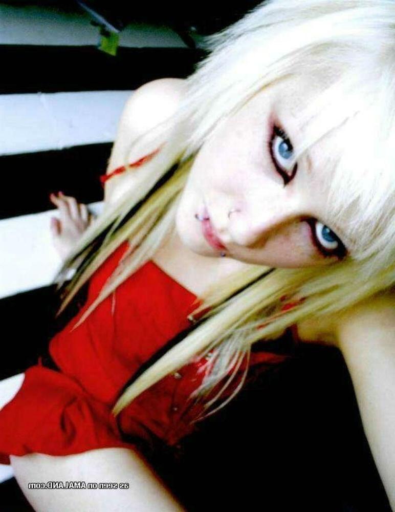 15P Emo and goth gfs posing and selfshot pics 19