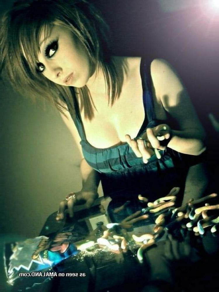 15P Emo and goth gfs posing and selfshot pics 19