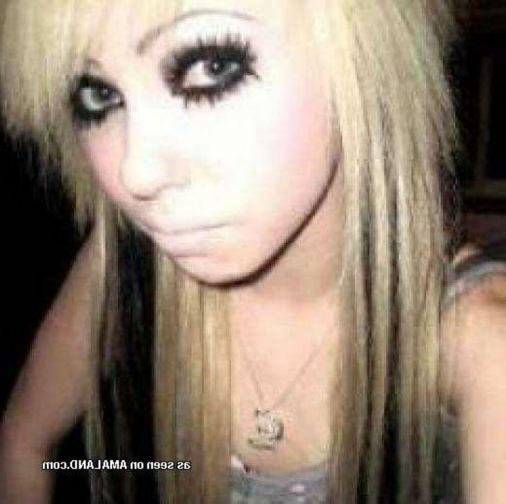 15P Emo and goth gfs posing and selfshot pics 19