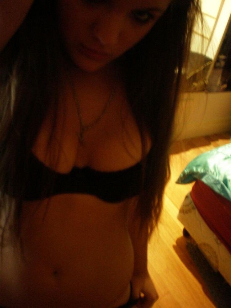15P Emo teen girlfriends posing and selfshot pics 2