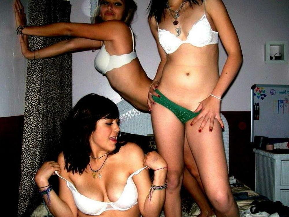 15P Emo teen girlfriends posing and selfshot pics 7