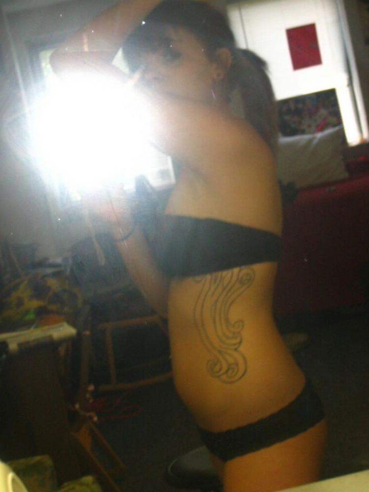 15P Emo teen girlfriends posing and selfshot pics 7