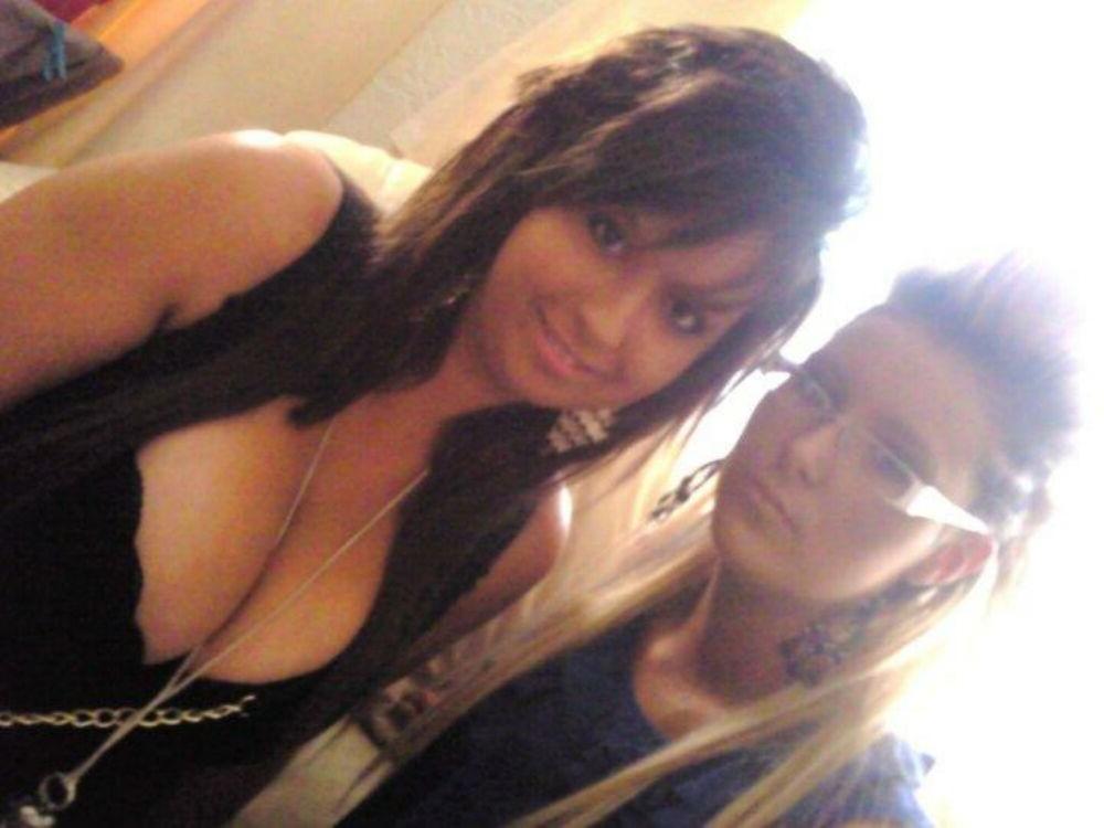 15P Emo teen girlfriends posing and selfshot pics 9