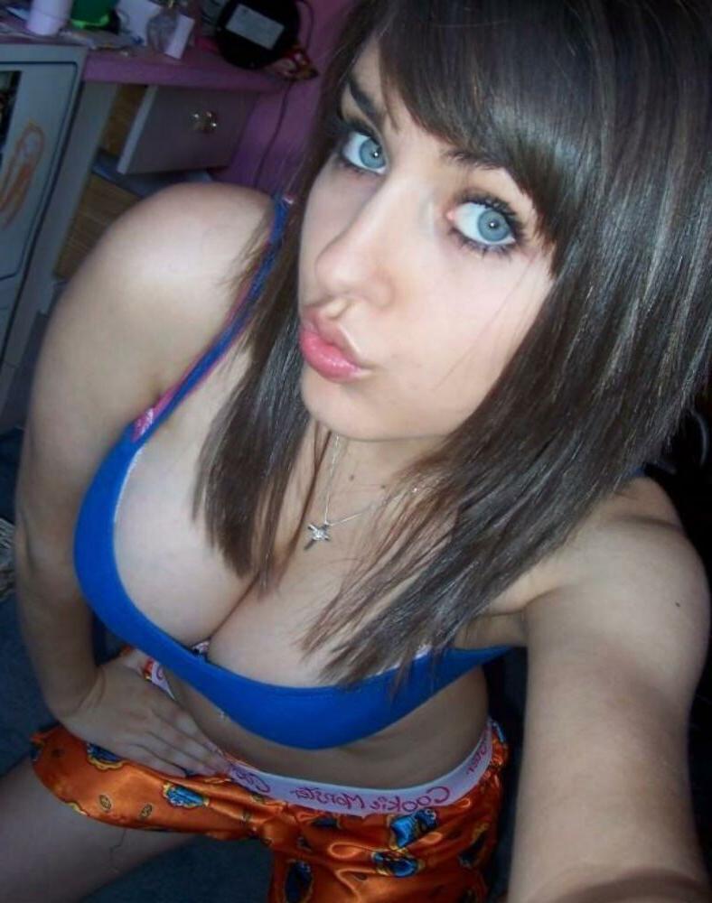 15P Emo teen girlfriends posing and selfshot pics 20