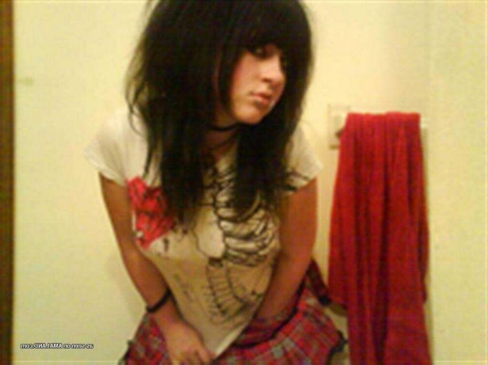 15P Emo and goth gfs posing and selfshot pics 7
