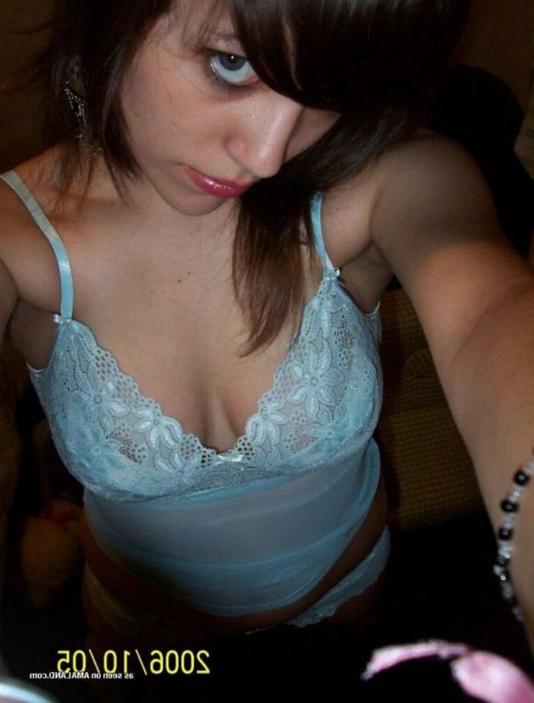 15P Emo and goth gfs posing and selfshot pics 7