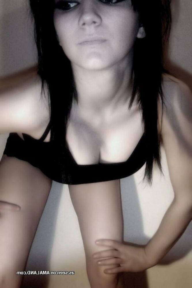 15P Emo and goth gfs posing and selfshot pics 7