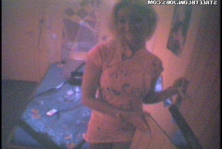 15P Awesome spy glass footage of girl getting dirty
