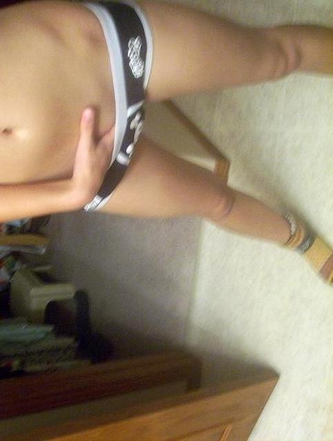 10P Sexy cutie posing in doggy and wet top before cam