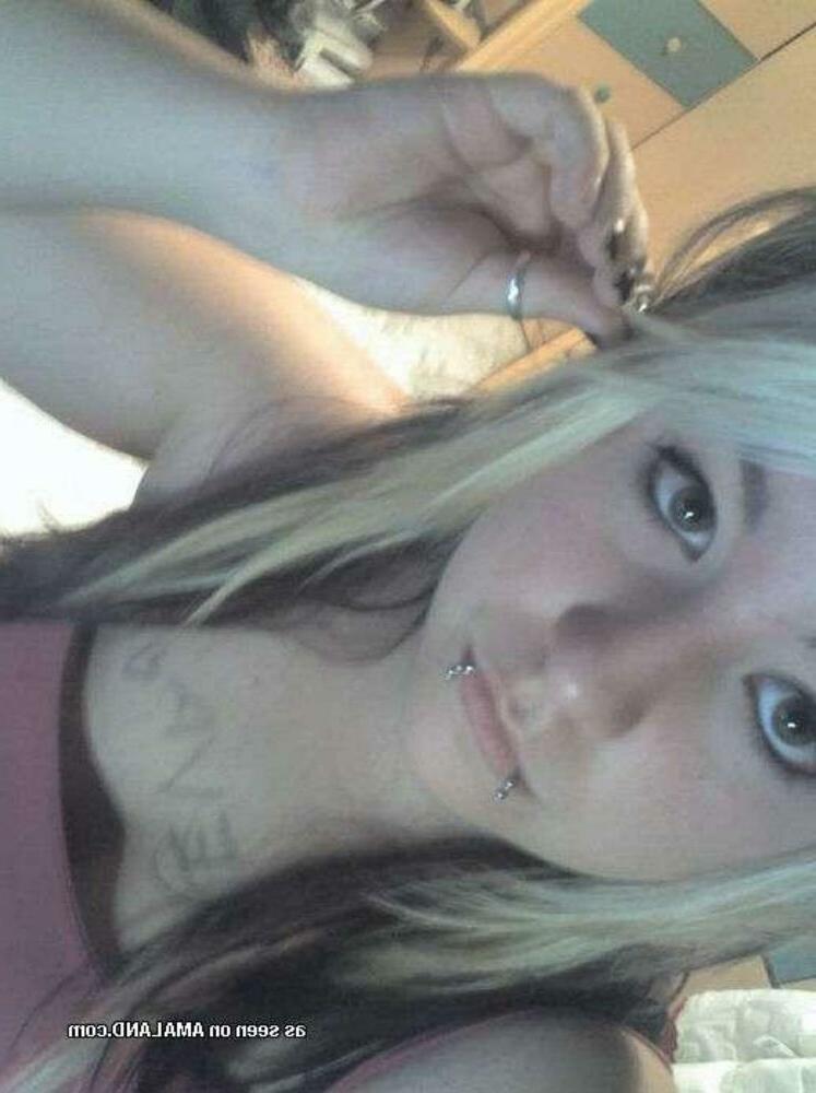 15P Emo and goth gfs posing and selfshot pics 8