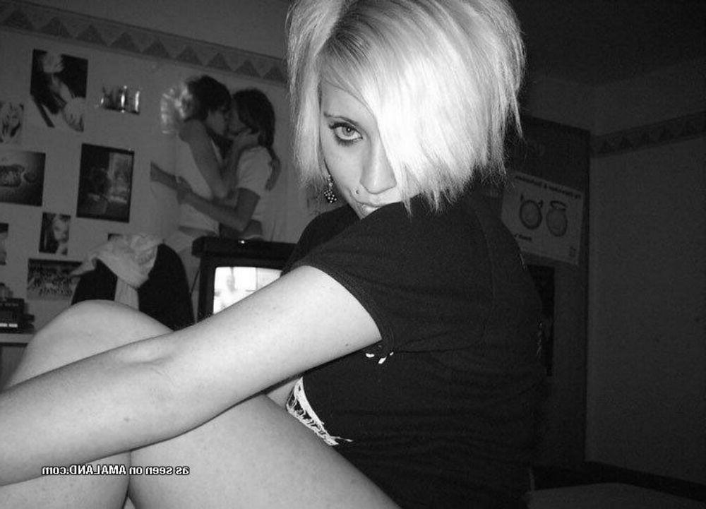 15P Emo and goth gfs posing and selfshot pics 8