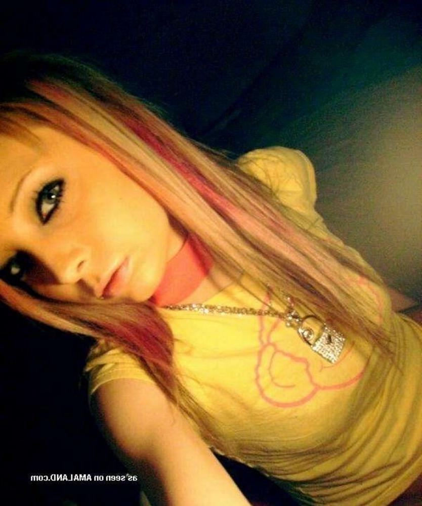 15P Emo and goth gfs posing and selfshot pics 12