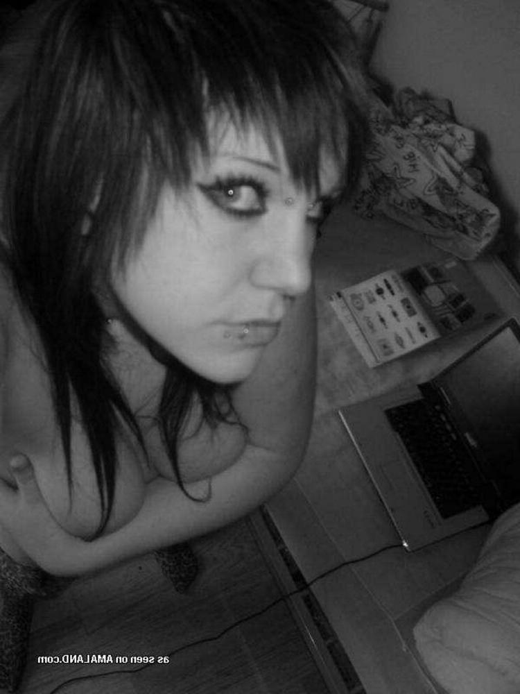 15P Emo and goth gfs posing and selfshot pics 12