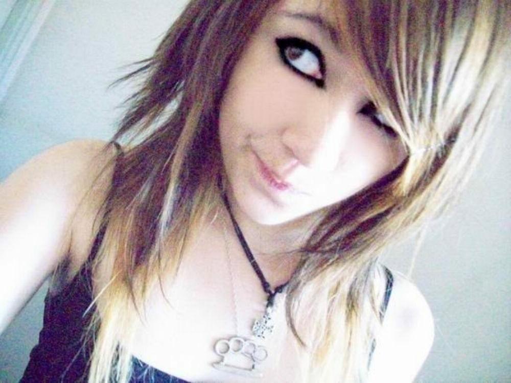 15P Emo and goth gfs posing and selfshot pics 12