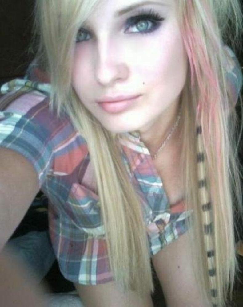 15P Emo and goth gfs posing and selfshot pics 12