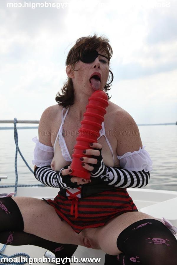 15P Huge toy insertion and anal prolapse for pirate DirtyGardenGirl