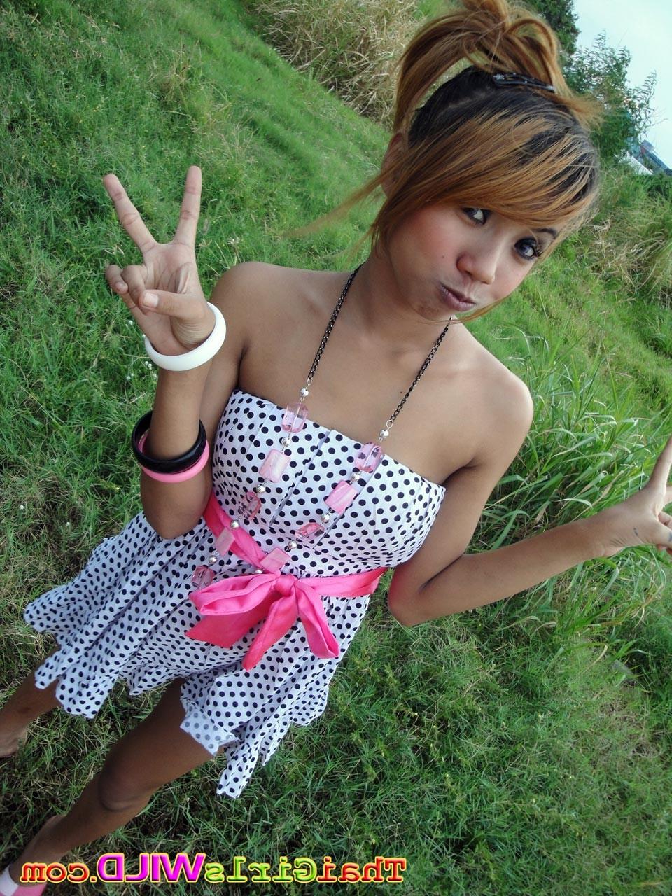 16P Emo Thai girlfriend Air has fun flashing outdoors before her cre