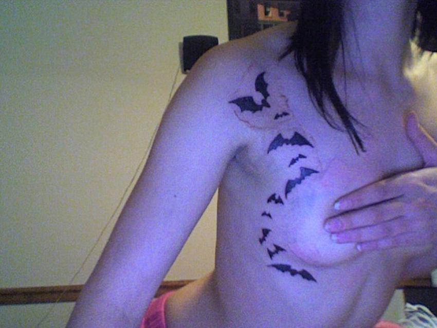 16P A nice emo chick toys with her pussy
