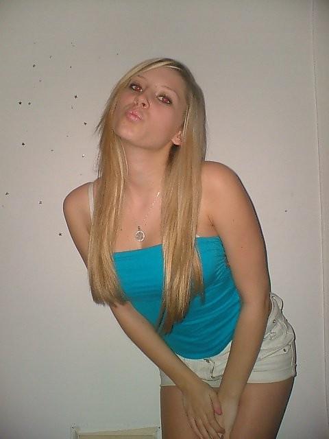 16P MySpace hotties in sexy poses