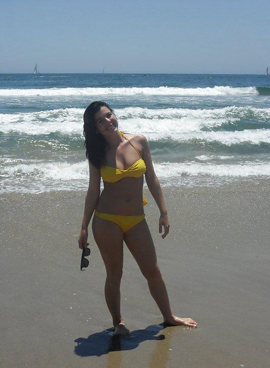 13P Sex babes in beach