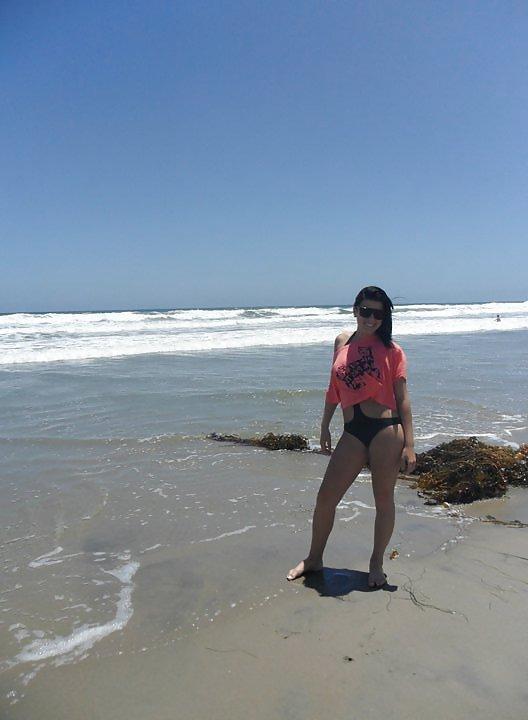 13P Sex babes in beach