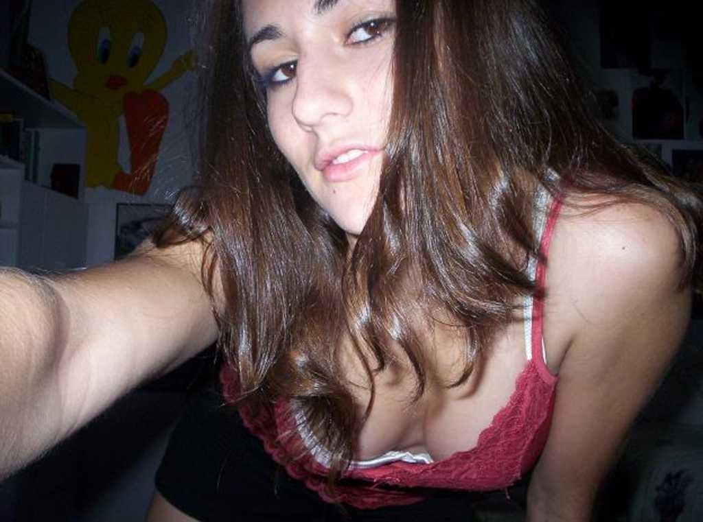 16P Blonde models in seductive photos