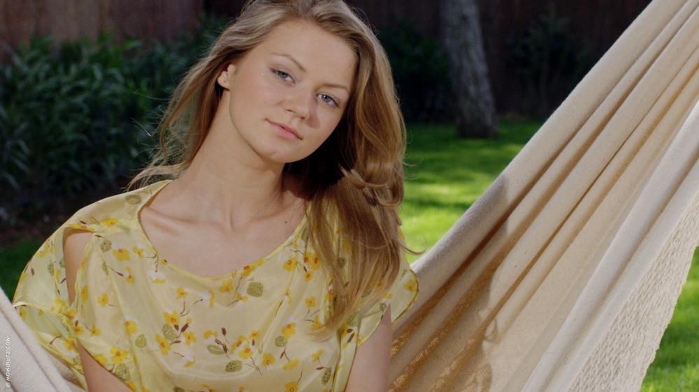 15P Sexy all natural teen in the backyard